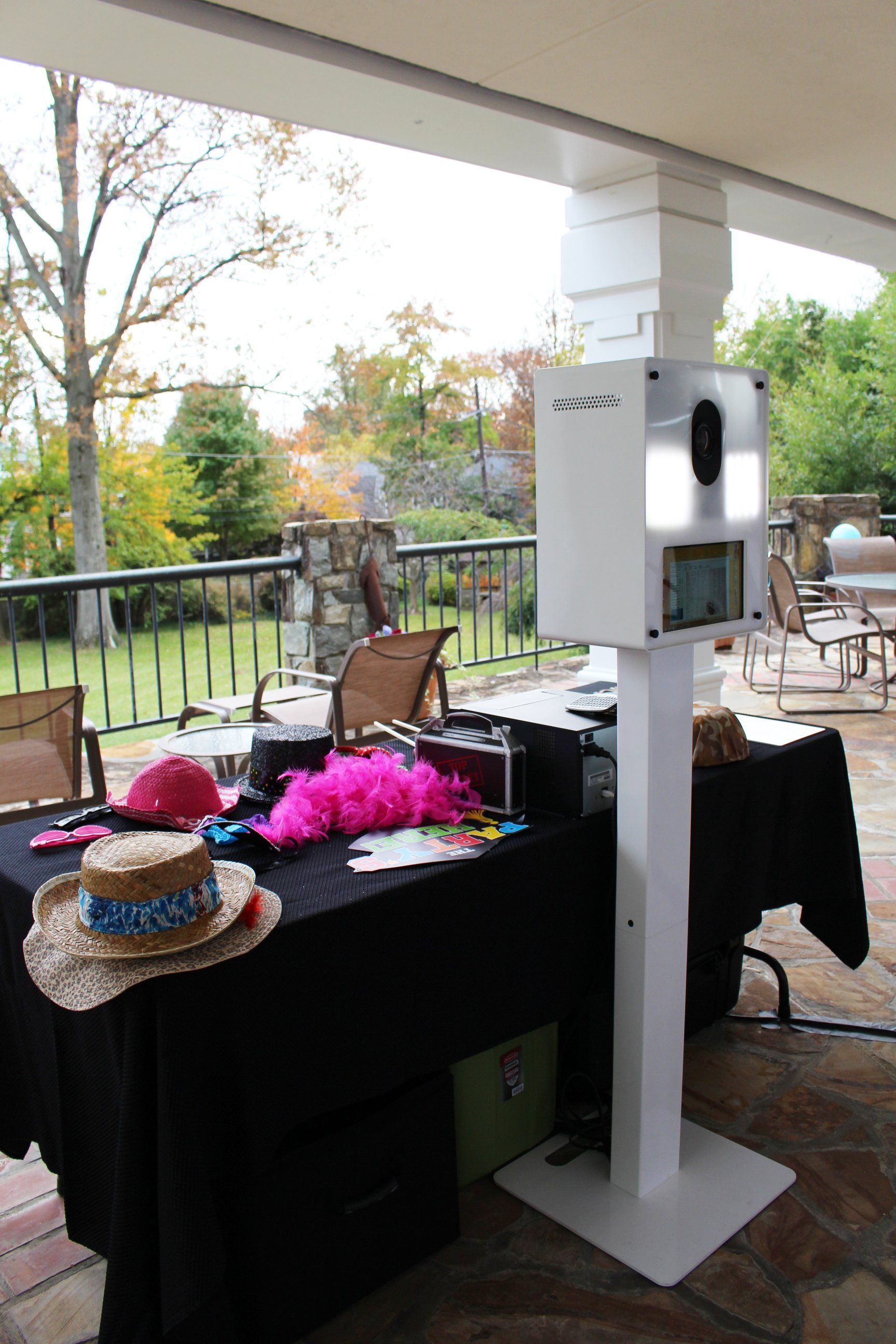 Outdoor Photo Booths: Elevate Your Corporate Parties to Unforgettable Extravaganzas